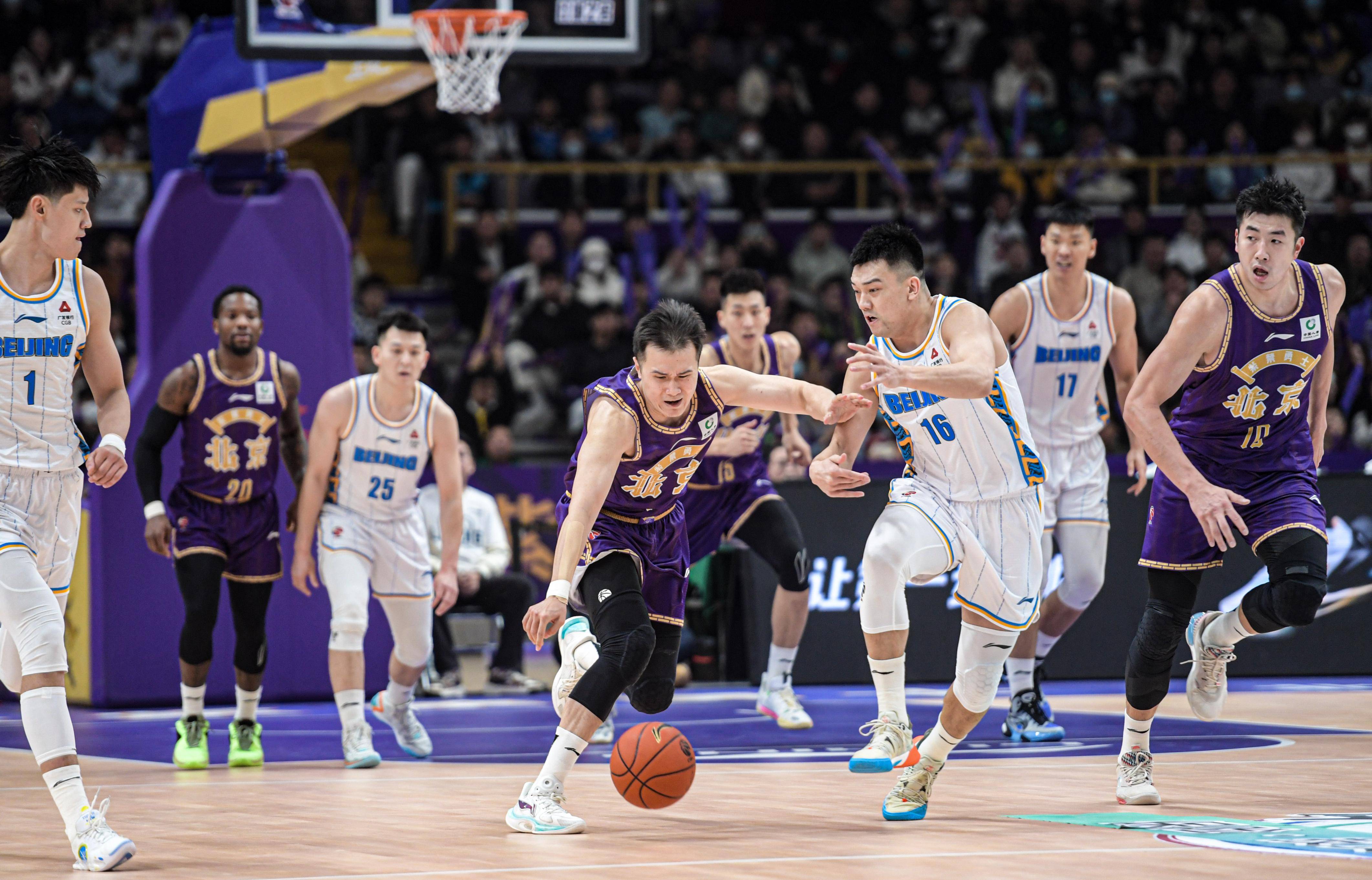 洛杉矶湖人迎CBA季后赛关键赛;国际比赛日完成体检;话题不断;阵容厚度经受考验的简单介绍 洛杉矶湖人迎CBA季后赛关键赛;国际比赛日完成体检;话题不断;阵容厚度经受考验的简单介绍