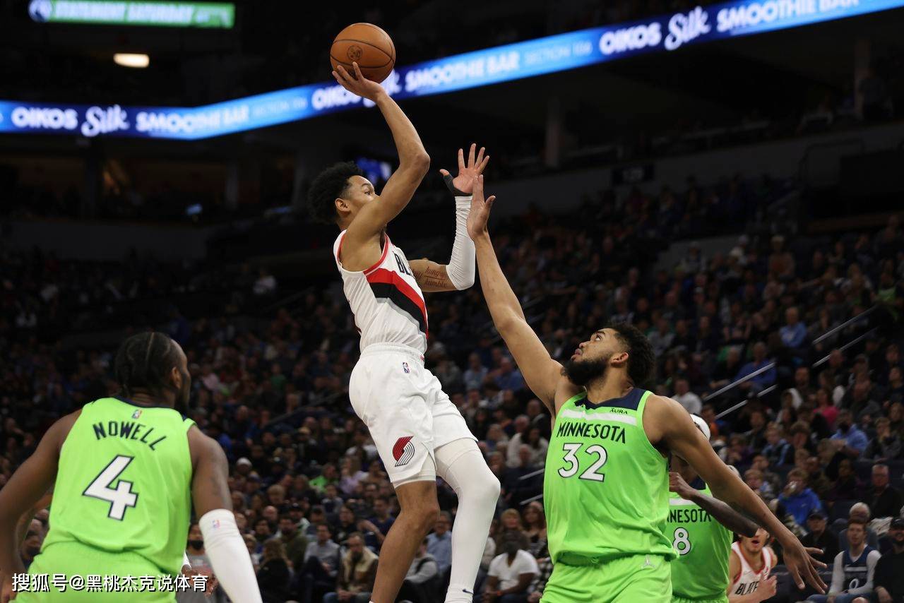 波特兰开拓者训练开放日；今晨强势反弹引欢呼；欧超杯在即；训练强度明显提升(黄蜂宣告款球衣鲍尔)