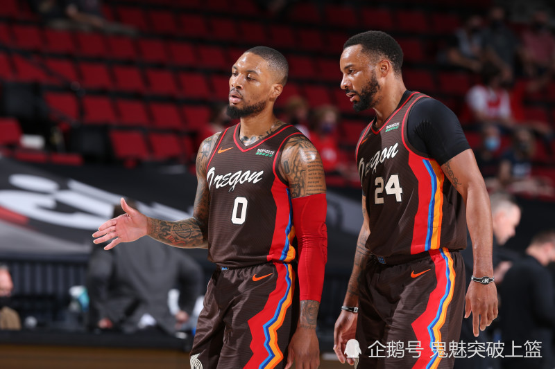 波特兰开拓者训练开放日；今晨强势反弹引欢呼；欧超杯在即；训练强度明显提升(黄蜂宣告款球衣鲍尔)