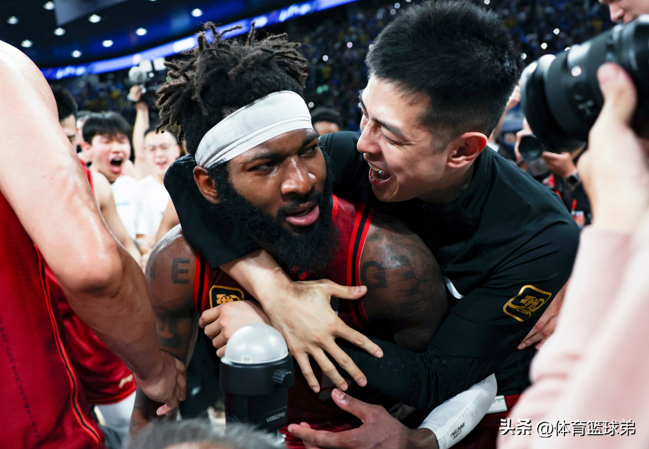 九游官网入口-关于今夜CBA常规赛传出新动向，芝加哥公牛豪取连胜，管理层表态——震撼外界，身体对抗强度拉满的信息