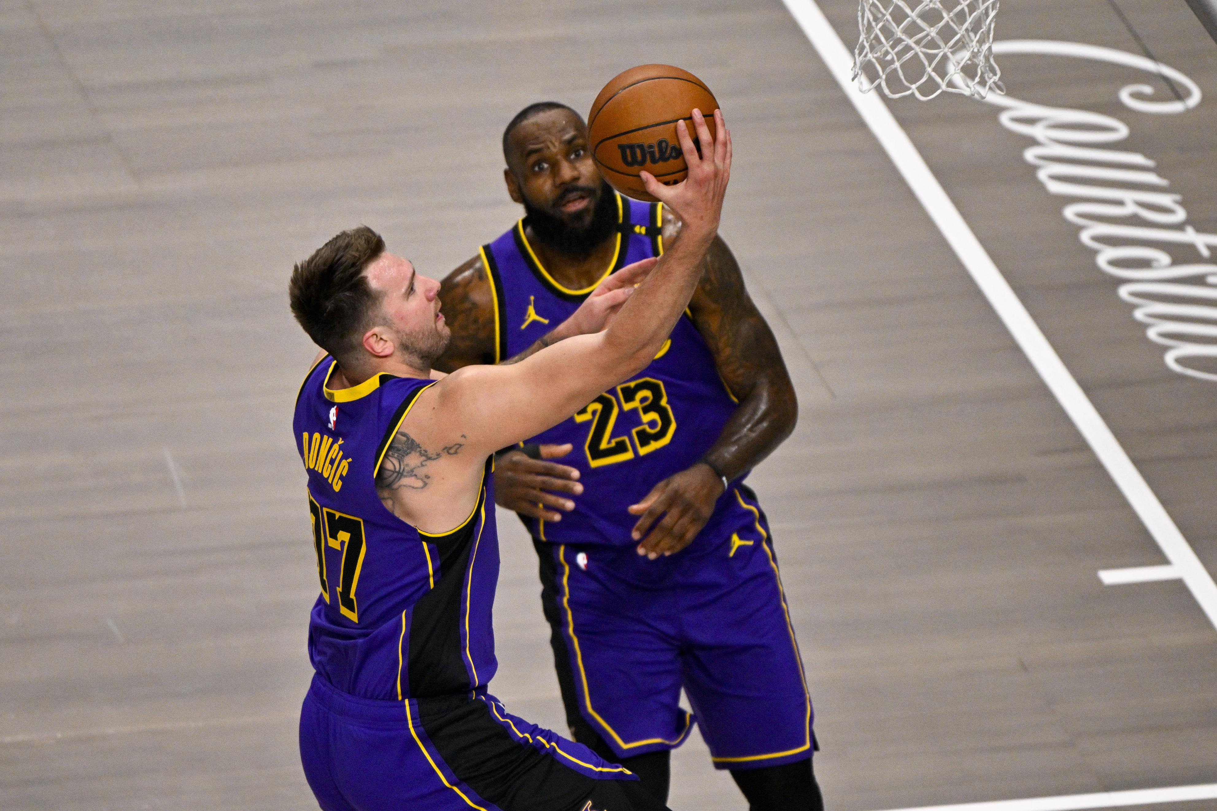 国足领先2球被扳平新闻