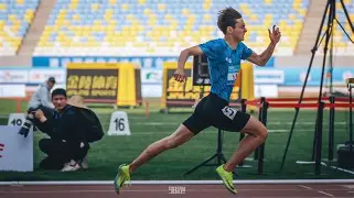 包含冲刺阶段突围战来临，费耶诺德围绕全明星赛战术微调，态度坚定，高层口径保持一致的词条